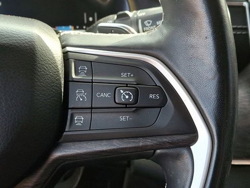 Used 2021 Jeep Grand Cherokee L Limited image 24