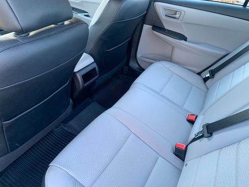 Used 2017 Toyota Camry SE image 9