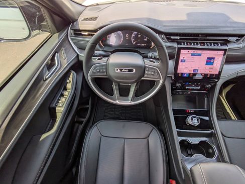 New 2025 Jeep Grand Cherokee L Limited w/ Luxury Tech Group II RWD image 18