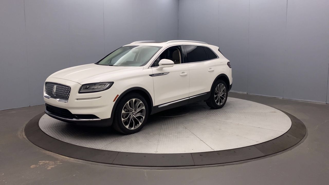 Used 2023 Lincoln Nautilus Reserve AWD/4WD image 9