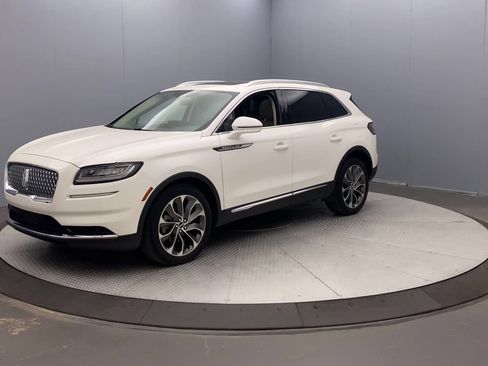 Used 2023 Lincoln Nautilus Reserve AWD/4WD image 9