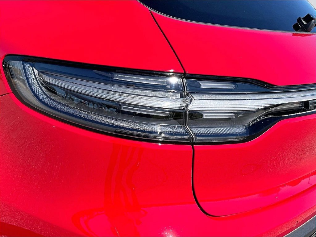Certified 2026 Porsche Macan AWD/4WD image 21