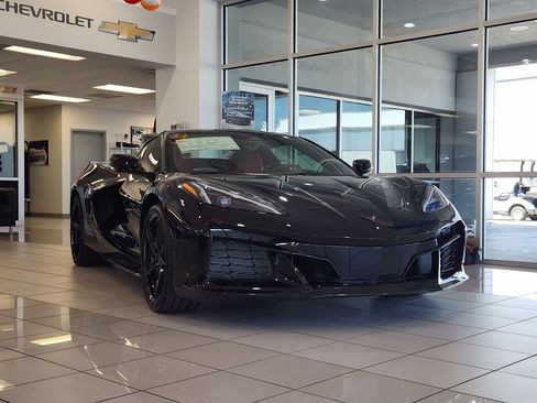 New 2027 Chevrolet Corvette Grand Sport RWD image 2