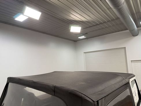 Used 2018 Jeep Wrangler Rubicon w/ Trailer Tow Group AWD/4WD image 31