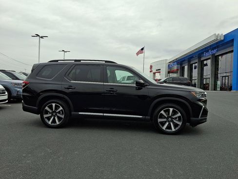 Certified 2025 Honda Pilot Touring image 7