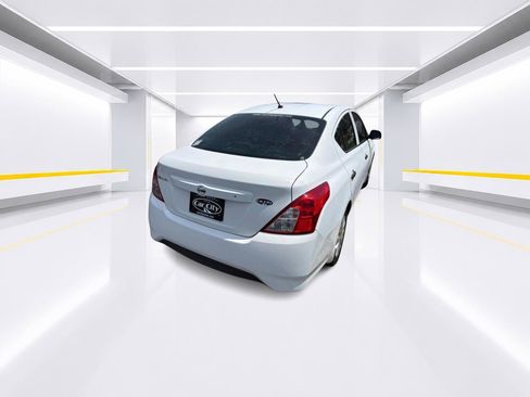 Used 2015 Nissan Versa S FWD image 5