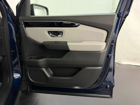New 2025 Honda Pilot Touring image 33