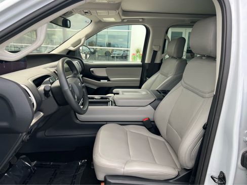 Certified 2025 Ford Expedition Active AWD/4WD image 29
