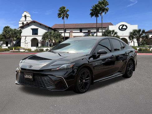 Used 2025 Toyota Camry SE w/ Convenience Package FWD image 5
