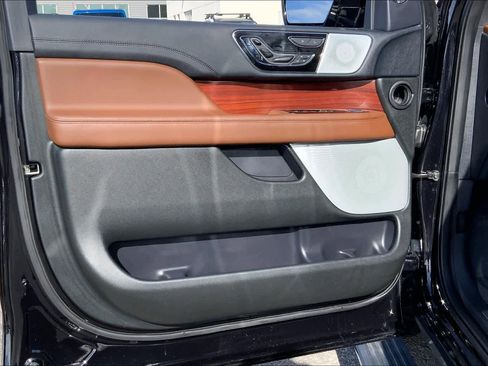 Used 2023 Lincoln Navigator L Reserve image 21