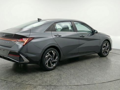 Used 2025 Hyundai Elantra SEL FWD image 9
