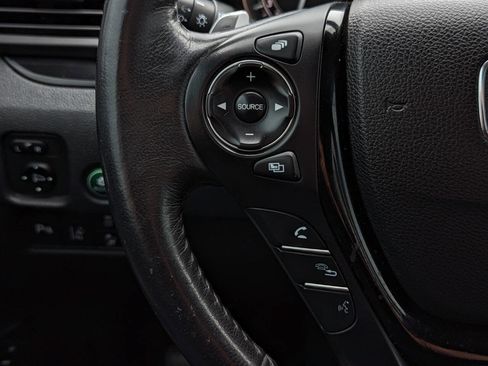 Used 2016 Honda Pilot Touring image 25