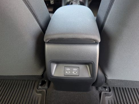 Used 2026 Toyota Corolla LE FWD image 7