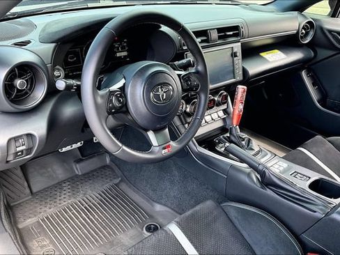 Used 2022 Toyota GR86 Premium w/ ALL Weather Mat Package (TMS) RWD image 14