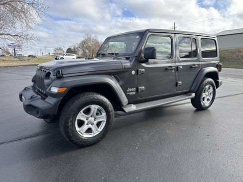 Used 2020 Jeep Wrangler Unlimited Sport S AWD/4WD image 2