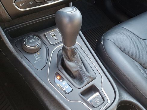 Certified 2021 Jeep Cherokee Latitude Lux 80th Anniv w/ Quick Order Package 26U 80TH image 15