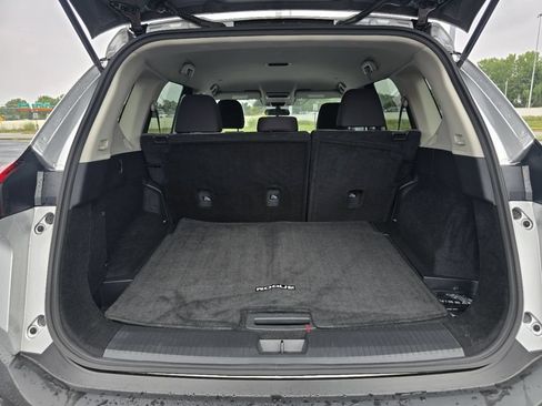 Used 2022 Nissan Rogue SV AWD/4WD image 17