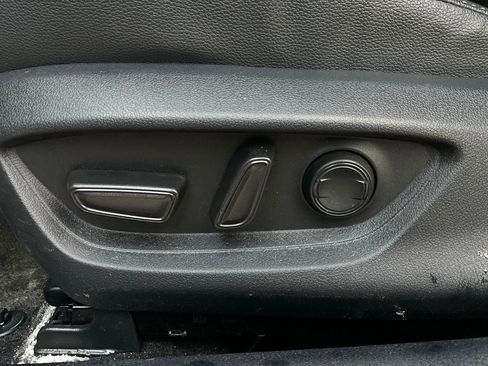 Used 2025 Toyota Camry SE image 11