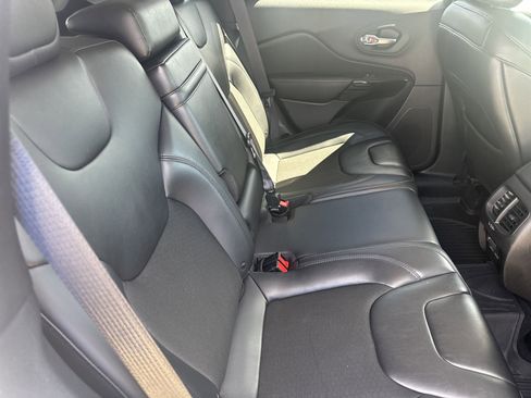 Used 2019 Jeep Cherokee Latitude Plus image 25