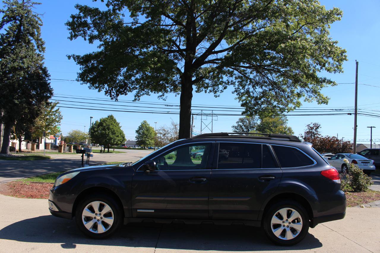 Used 2011 Subaru Outback 2.5i Limited AWD/4WD image 6