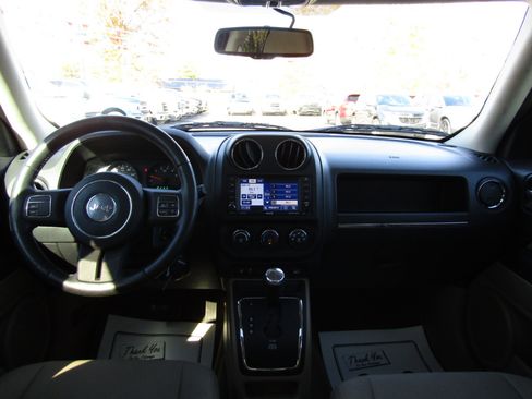 Used 2012 Jeep Patriot Latitude w/ Sun/Sound Group image 9