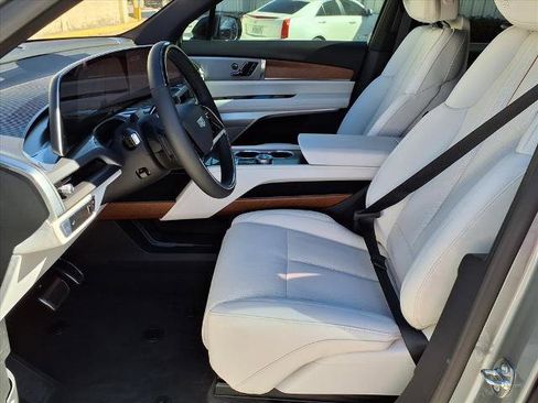 New 2026 Cadillac Vistiq Sport image 14