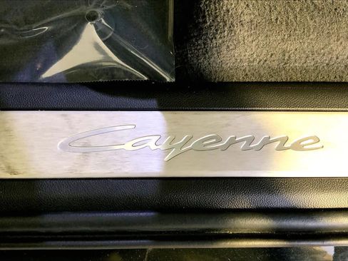 Used 2025 Porsche Cayenne image 19