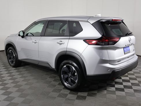 Used 2025 Nissan Rogue SV image 8
