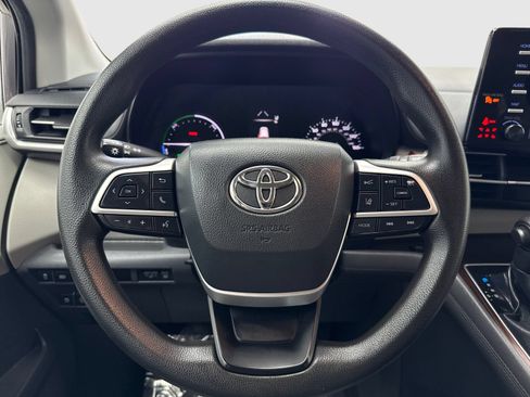 Used 2021 Toyota Sienna LE FWD image 19