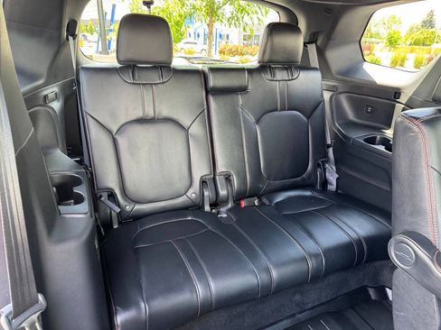 Used 2025 Honda Pilot TrailSport image 33
