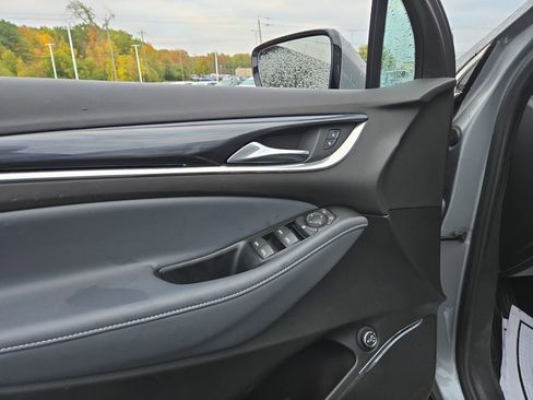 Used 2024 Buick Enclave Essence w/ Technology Package image 11