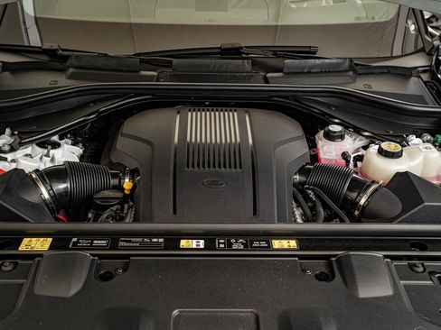 New 2026 Land Rover Range Rover Long Wheelbase SE image 40