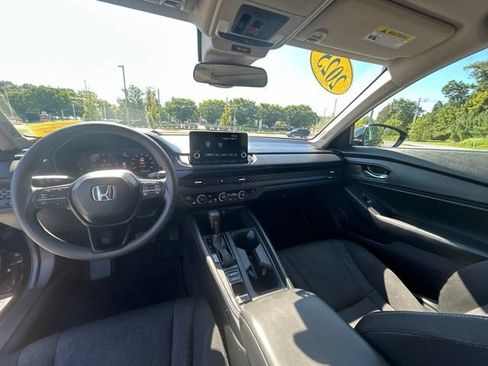 Used 2025 Honda Accord SE image 32