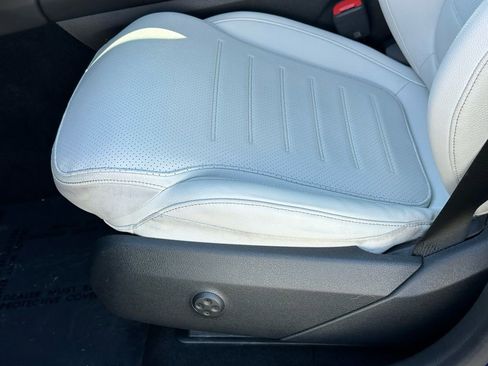 Used 2023 Mercedes-Benz GLC 300 image 13