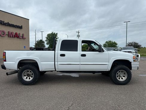 Used 2006 GMC Sierra 2500 SLE w/ Onstar Plus Package AWD/4WD image 6