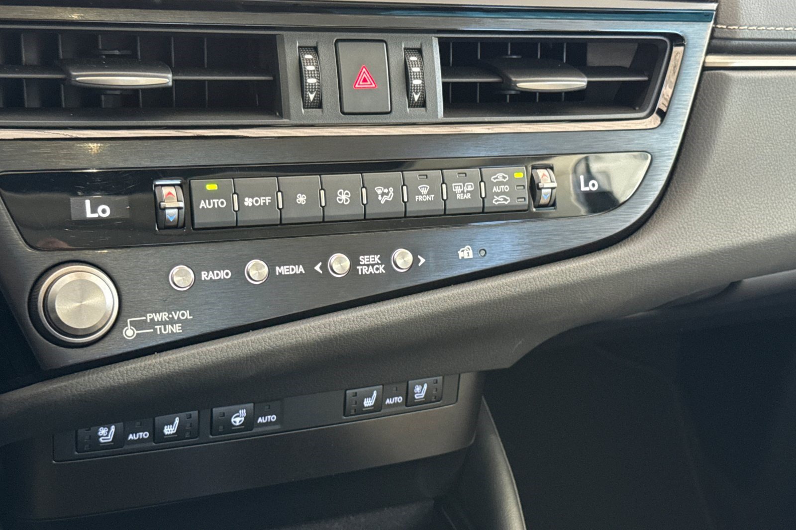 Certified 2024 Lexus ES 300h w/ Premium Package FWD image 25