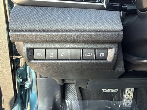 Used 2025 Toyota Camry SE image 12