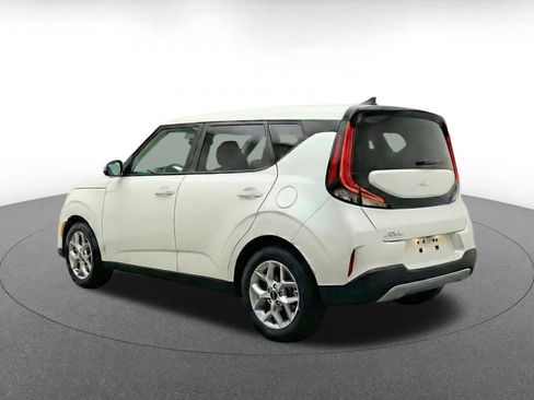Used 2025 Kia Soul LX w/ LX Technology Package FWD image 7