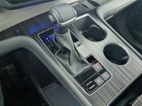 Used 2024 Toyota Sienna Limited image 26