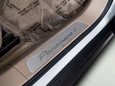 Used 2024 Porsche Panamera 4 w/ Premium Package image 36