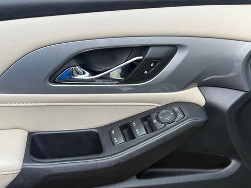 Used 2022 Chevrolet Traverse LS FWD image 22