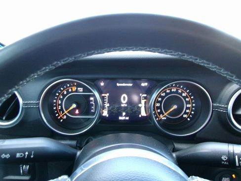 Used 2023 Jeep Gladiator Overland image 8