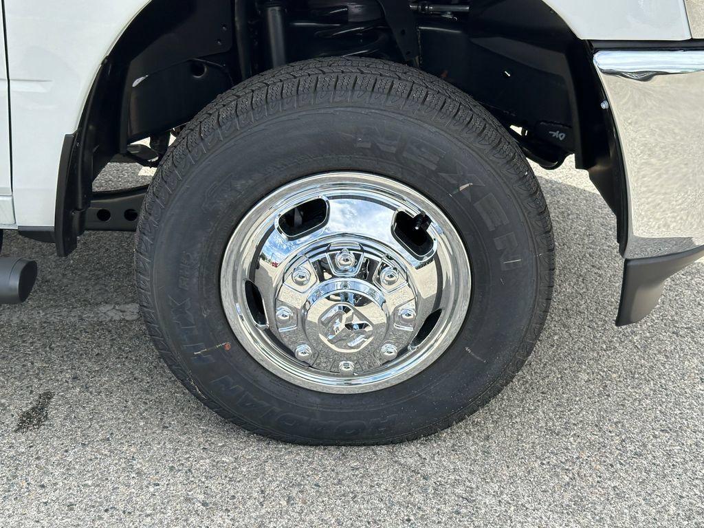 New 2026 RAM 3500 Tradesman AWD/4WD image 9