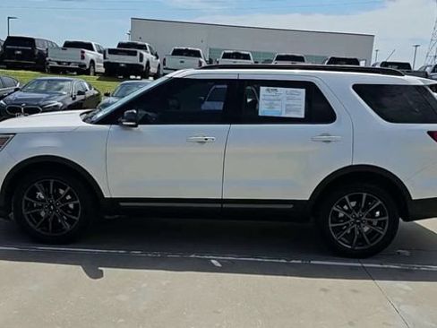 Used 2018 Ford Explorer XLT w/ Equipment Group 202A FWD image 5