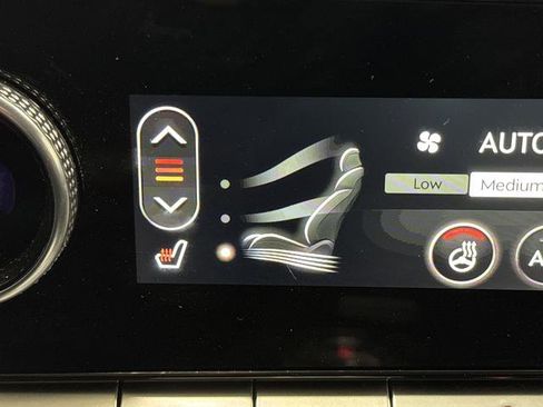 Used 2025 Genesis GV70 2.5T w/ Select Package image 8