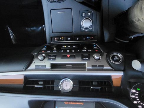 Used 2014 Lexus ES 300h w/ Luxury Package w/Bamboo Trim FWD image 18