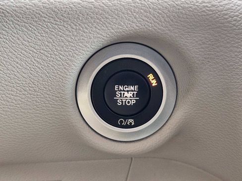 Used 2017 Chrysler Pacifica Touring-L image 20