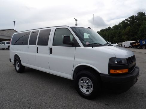 Used 2025 Chevrolet Express 3500 LS RWD image 10