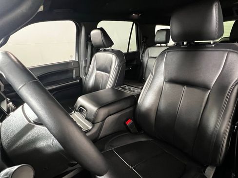 Used 2021 Ford Expedition XLT image 12