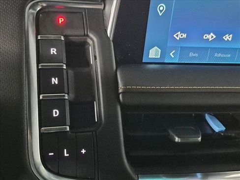 Used 2023 Chevrolet Suburban Premier RWD image 16